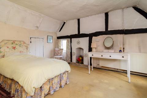 74 High Street, Godstone, RH9 8LW
