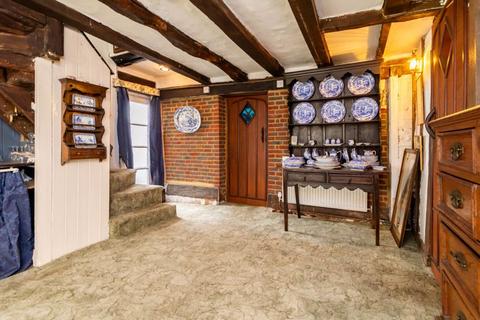74 High Street, Godstone, RH9 8LW