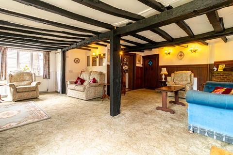 74 High Street, Godstone, RH9 8LW