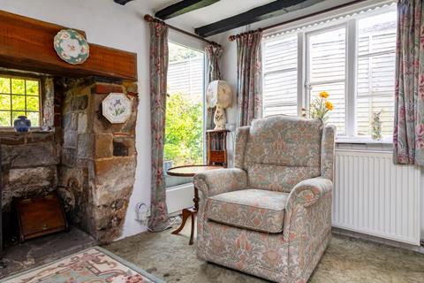 74 High Street, Godstone, RH9 8LW