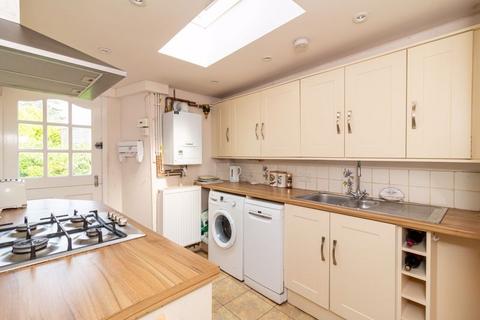 74 High Street, Godstone, RH9 8LW