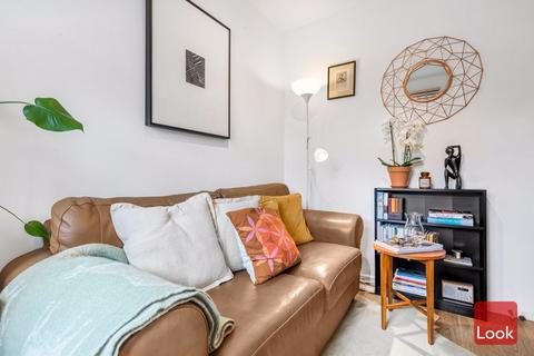 4 bedroom terraced house for sale, Columbia Road, Bethnal Green E2