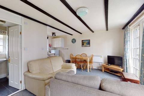 undefined, 16 Tudor Court, Tolroy Manor