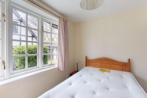 undefined, 16 Tudor Court, Tolroy Manor