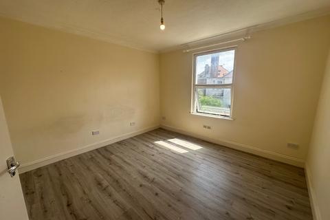 2 bedroom flat to rent, Thoroughgood Road, Clacton-On-Sea CO15