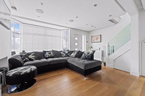 3 bedroom end of terrace house for sale, Henley Avenue, Sutton