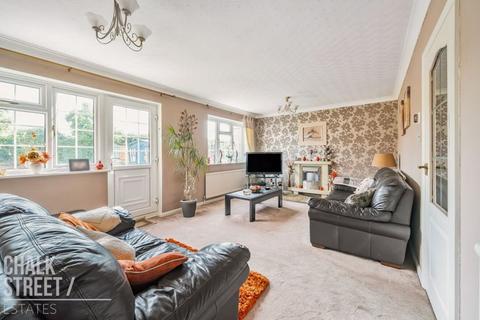 4 bedroom semi-detached house for sale, Ilfracombe Crescent, Hornchurch, RM12