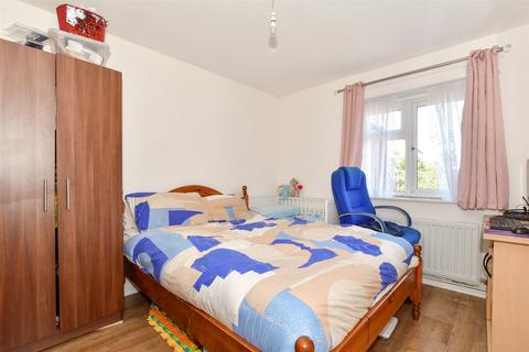 10 Vanbrugh Close, Crawley, RH11 8FA