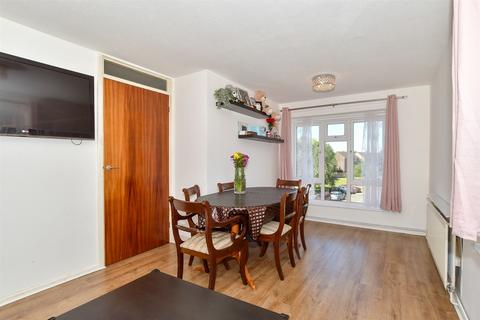 10 Vanbrugh Close, Crawley, RH11 8FA