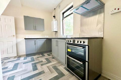 2 bedroom house to rent, Regent Street, ,