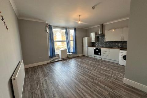 1 bedroom flat to rent, London Road, Bexhill on Sea, TN39 3LE