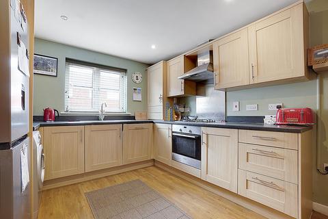 48 Eglington Drive, Wainscott, Rochester, ME3 8BF