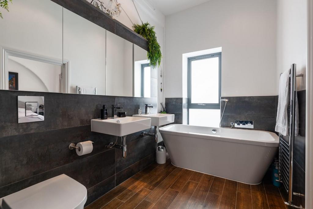 Bathrooms-4.jpg
