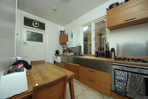 3 bedroom flat to rent, Pitshanger Lane, W5