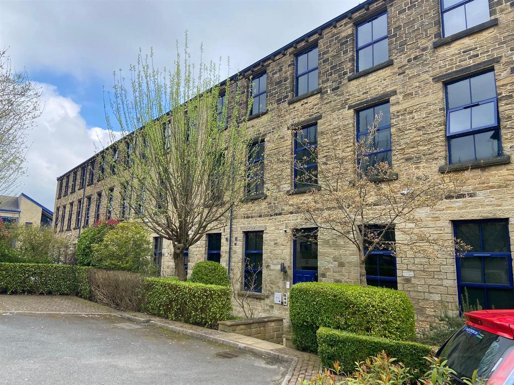 Plover Road, Huddersfield HD3 1 bed apartment - £750 pcm (£173 pw)