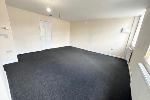 2 bedroom flat to rent, Owen Road, Pennfields, Wolverhampton