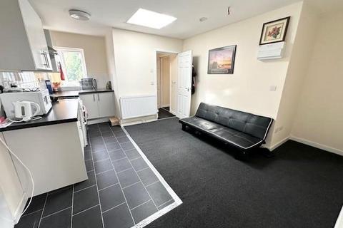 2 bedroom flat to rent, Owen Road, Pennfields, Wolverhampton