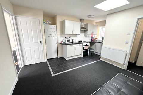 2 bedroom flat to rent, Owen Road, Pennfields, Wolverhampton