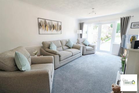 28 Fairhaven Grove, Stoke-on-trent, ST1 6LX