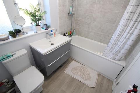 34 Treyford Close, Crawley, RH11 0JN