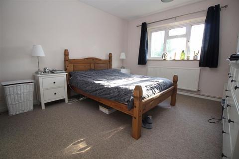 34 Treyford Close, Crawley, RH11 0JN