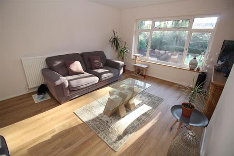 34 Treyford Close, Crawley, RH11 0JN
