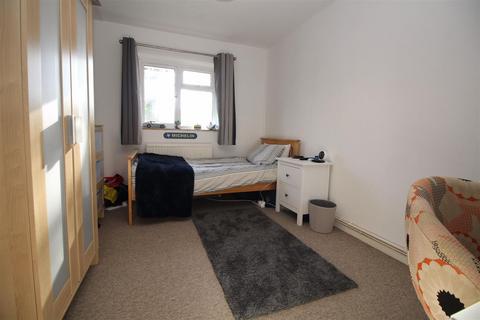 34 Treyford Close, Crawley, RH11 0JN