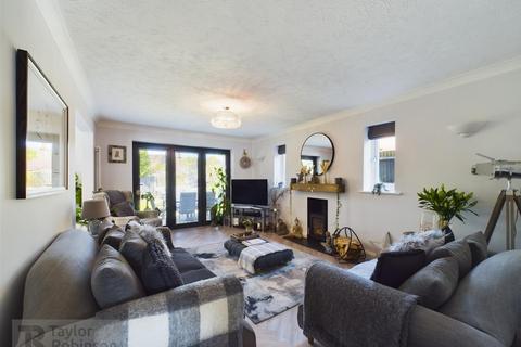 4 bedroom detached house for sale, Three Bridges, Crawley