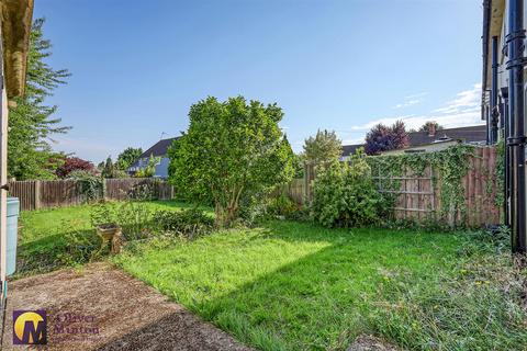 35 Parkfields, Roydon, Harlow, CM19 5JA