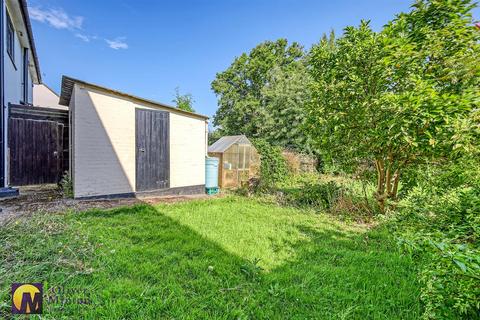 35 Parkfields, Roydon, Harlow, CM19 5JA