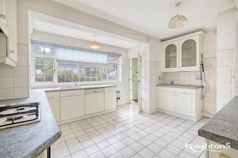 4 bedroom detached house for sale, Bancroft Avenue, Buckhurst Hill IG9
