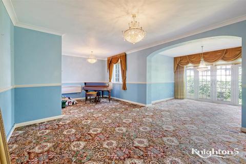 4 bedroom detached house for sale, Bancroft Avenue, Buckhurst Hill IG9