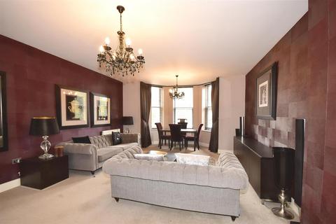 3 bedroom flat for sale, Richmond Avenue, Brentwood CM14