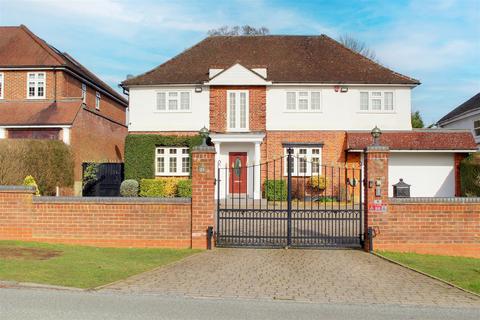 5 bedroom detached house for sale, Mymms Drive, Brookmans Park AL9