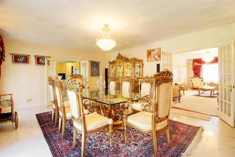undefined, Mymms Drive, Brookmans Park AL9