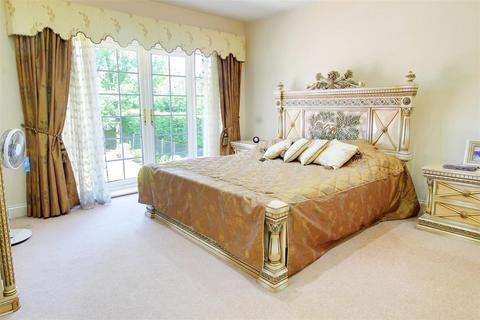 undefined, Mymms Drive, Brookmans Park AL9