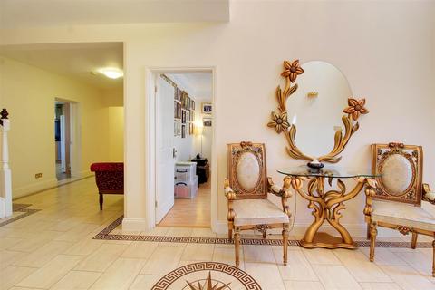 undefined, Mymms Drive, Brookmans Park AL9