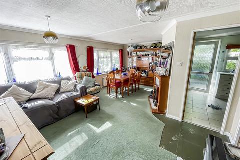 3 bedroom park home for sale, Willows Riverside Park, Windsor