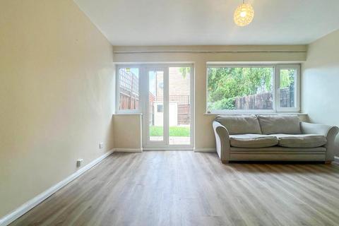 3 bedroom end of terrace house to rent, High Road, Broxbourne