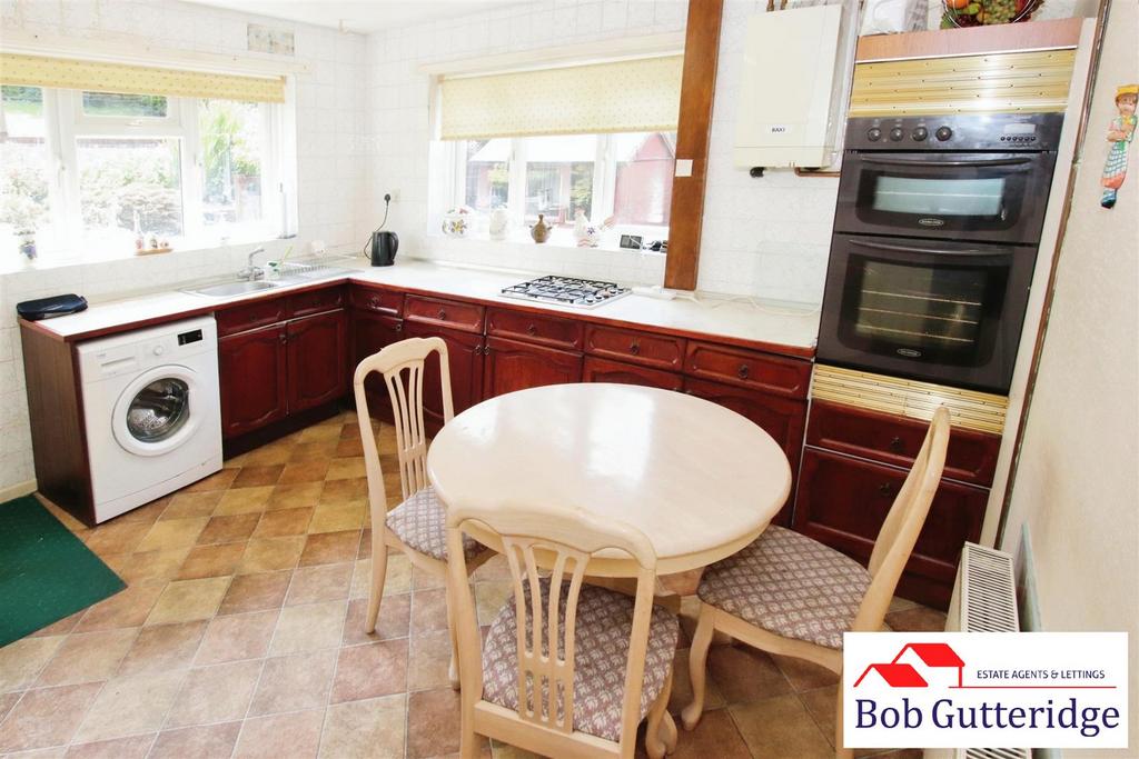 Fitted kitchen / diner