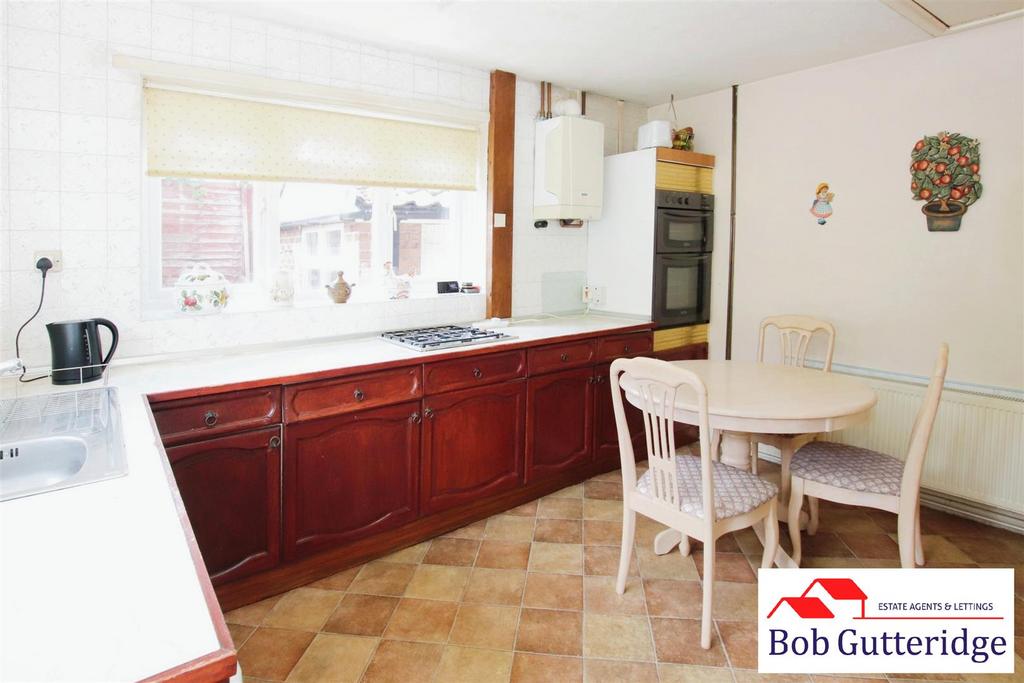 Fitted kitchen / diner