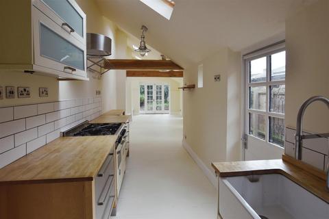 3 bedroom semi-detached house to rent, Maiden Lane, Stamford