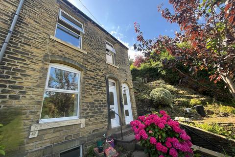 3 bedroom end of terrace house for sale, Wood End Road, Huddersfield HD4