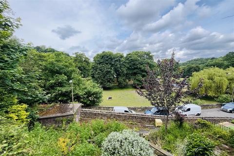 3 bedroom end of terrace house for sale, Wood End Road, Huddersfield HD4