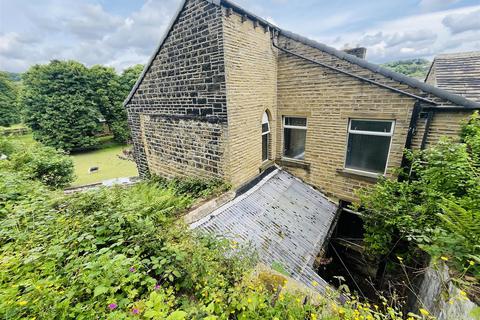 3 bedroom end of terrace house for sale, Wood End Road, Huddersfield HD4