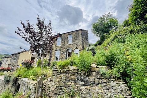 3 bedroom end of terrace house for sale, Wood End Road, Huddersfield HD4