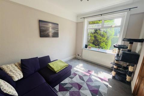 24 Ashbrow Road, Huddersfield, HD2 1DG