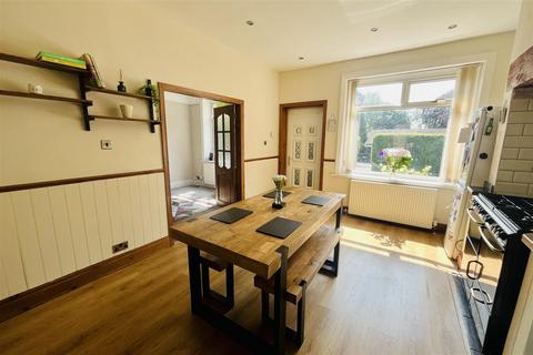24 Ashbrow Road, Huddersfield, HD2 1DG