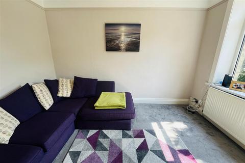 24 Ashbrow Road, Huddersfield, HD2 1DG