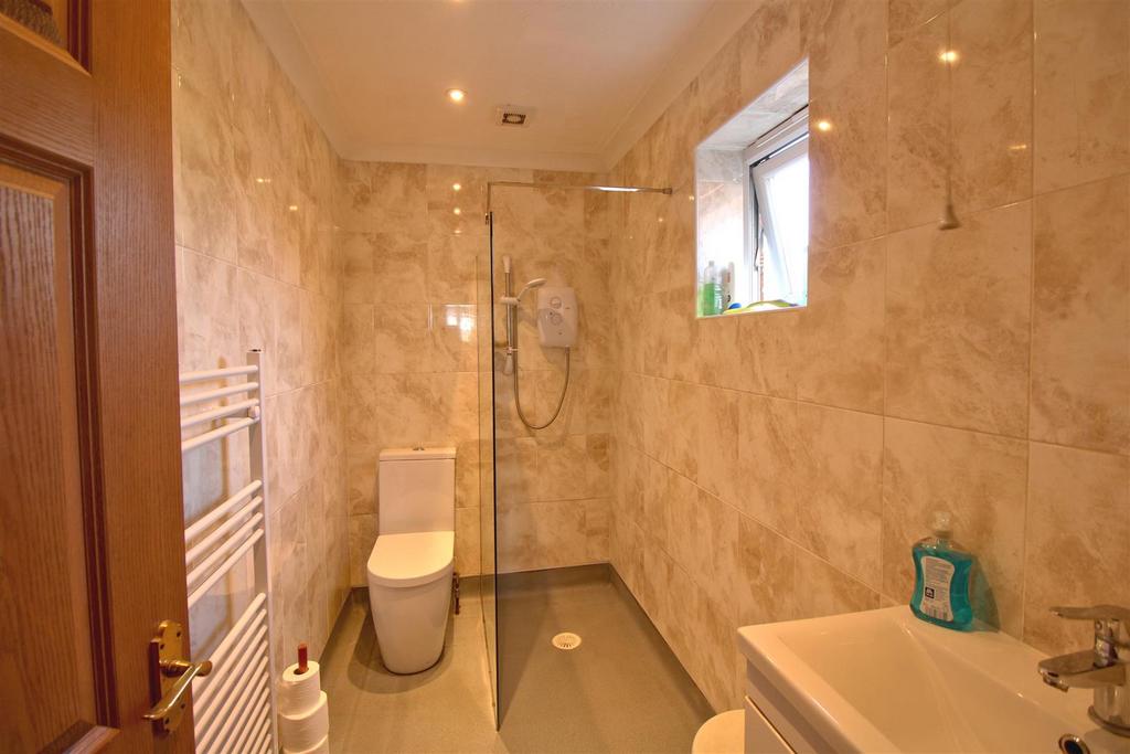 En suite - Wet room